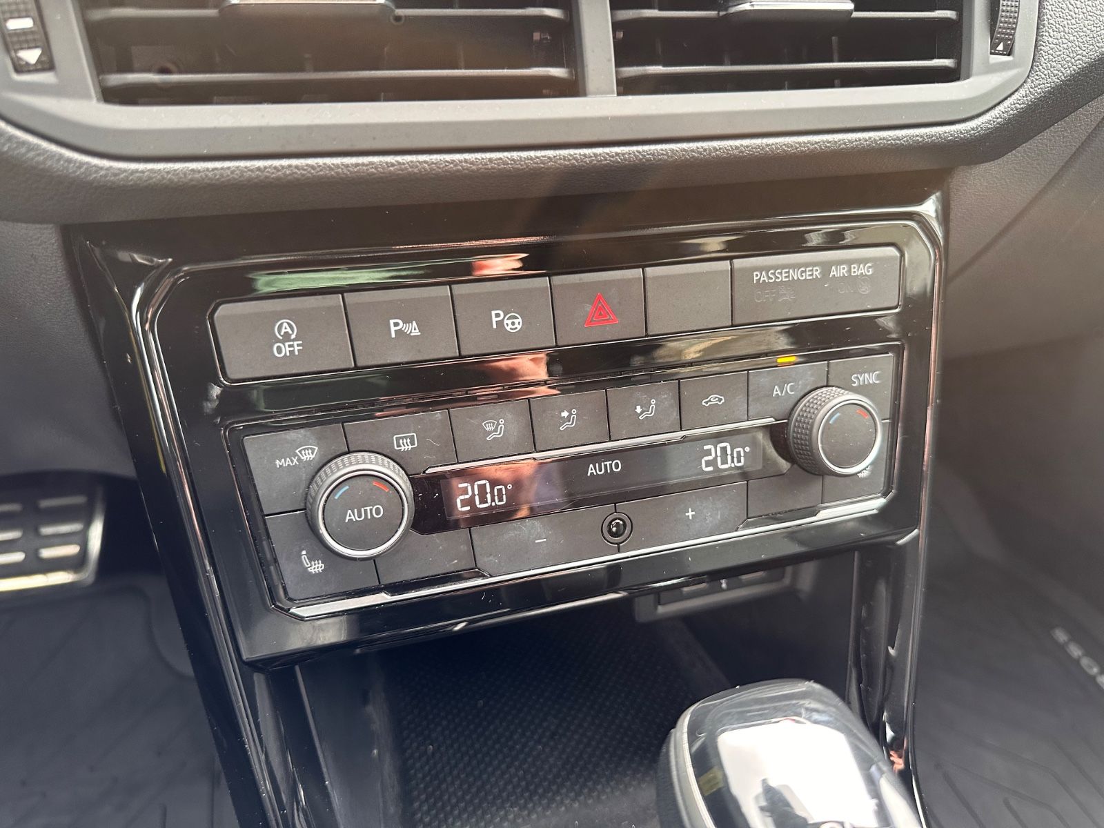 Fahrzeugabbildung Volkswagen T-Cross Style R Line 1.5 TSI DSG LED/Navi/ACC/AP