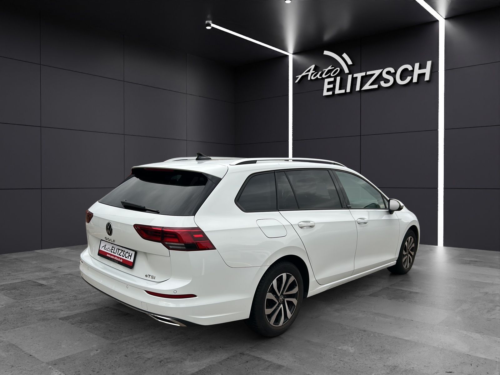 Fahrzeugabbildung Volkswagen Golf VIII Variant eTSI Active DSG LED ACC SH Rea