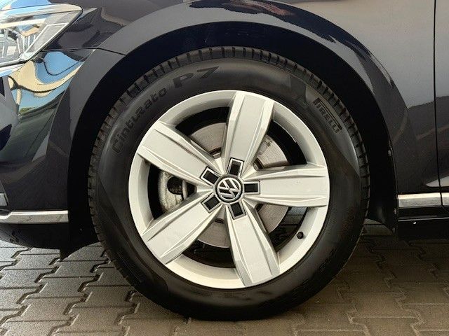 Fahrzeugabbildung Volkswagen Passat lim. Elegance 1.5l 150PS Navi/PDC/LED!