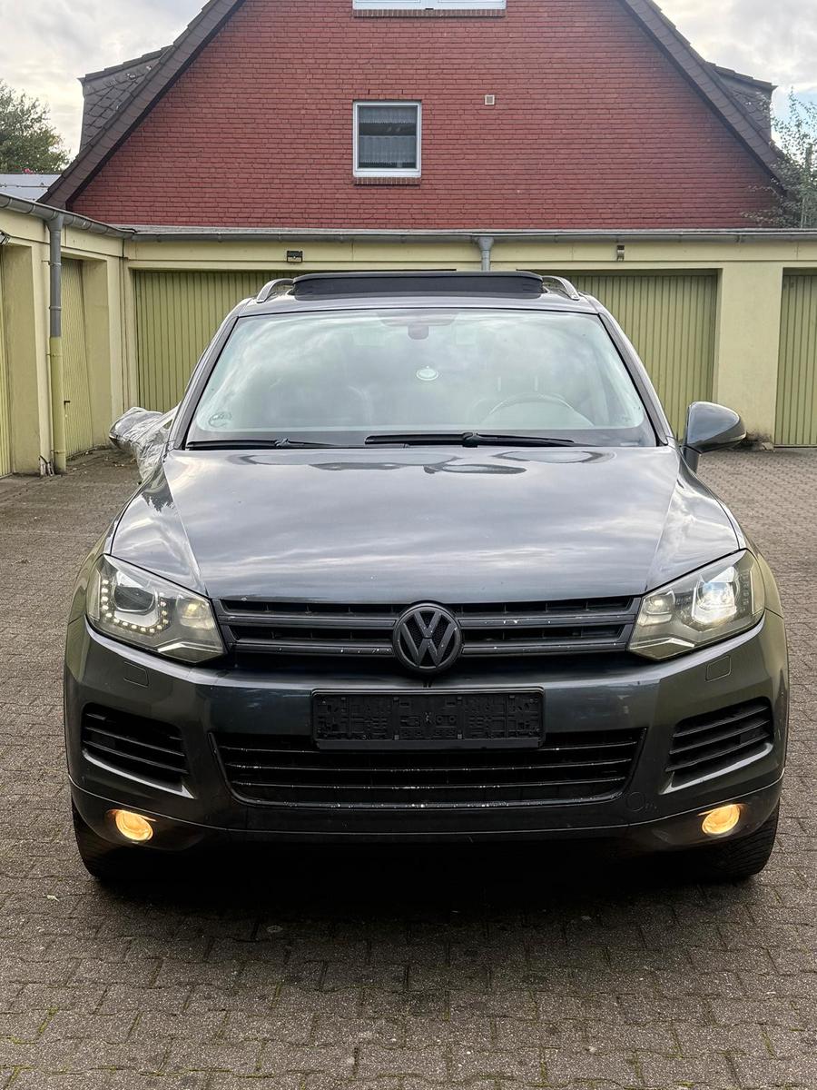 Volkswagen Touareg 2011 — салон