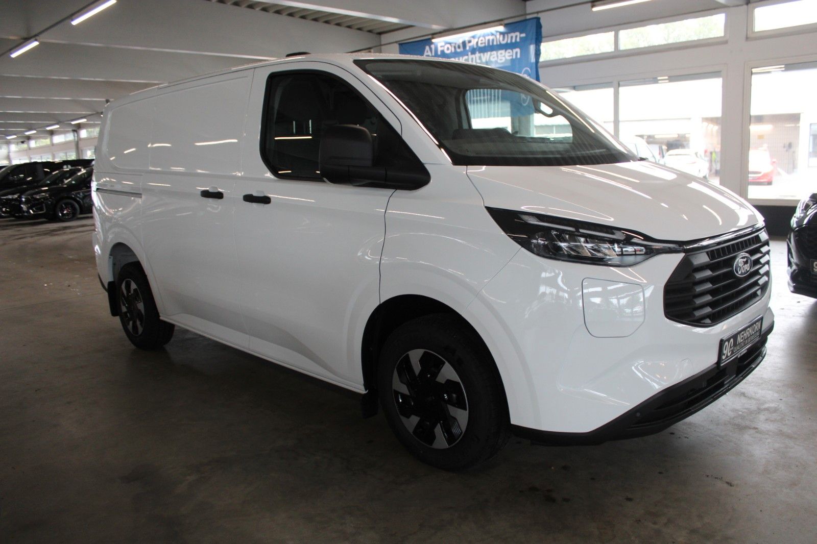 Fahrzeugabbildung Ford Transit Custom TREND PHEV L1 LED NAVI Technolog