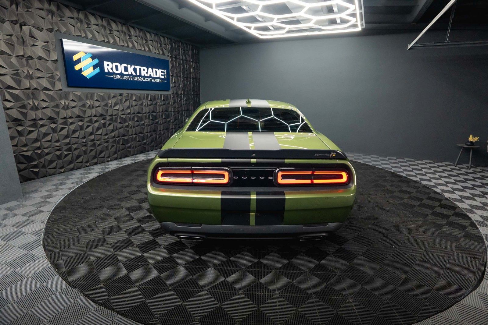 Fahrzeugabbildung Dodge Challenger 6.4 V8 SRT 392 R/T SCAT PACK WIDEBODY