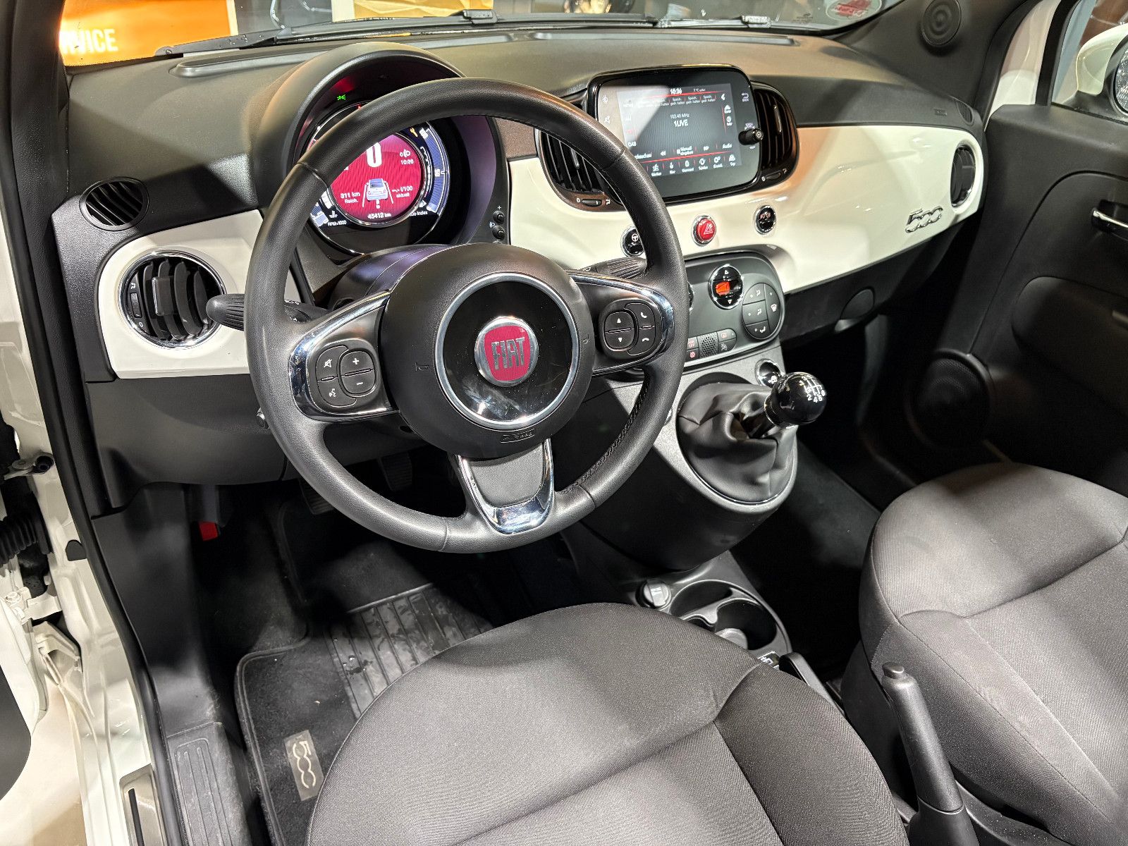 Fahrzeugabbildung Fiat 500 Dolcevita/PANO/PDC/KLIMA/DAB/TEMPOMAT/BLUETO