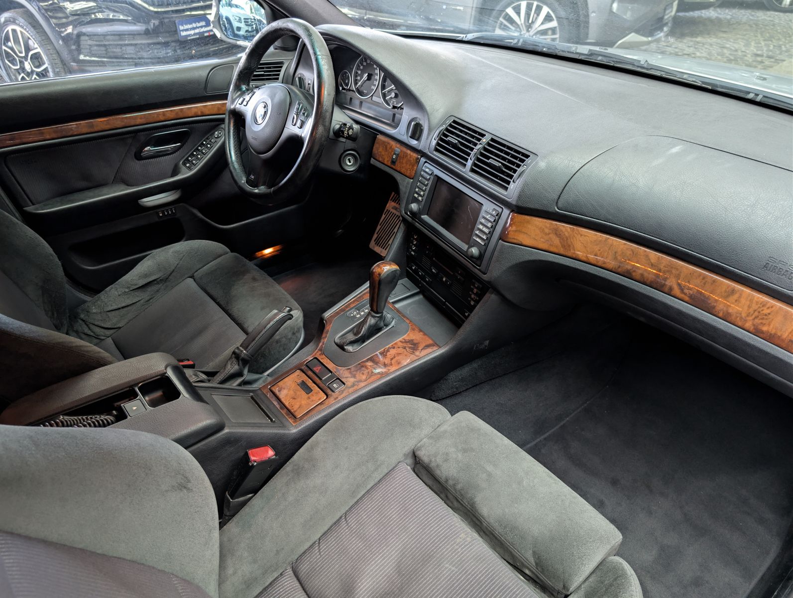 Fahrzeugabbildung BMW 530 i 3.0 Shadow M Sport LPG*MEMO*TEMP*SHZ*XENON
