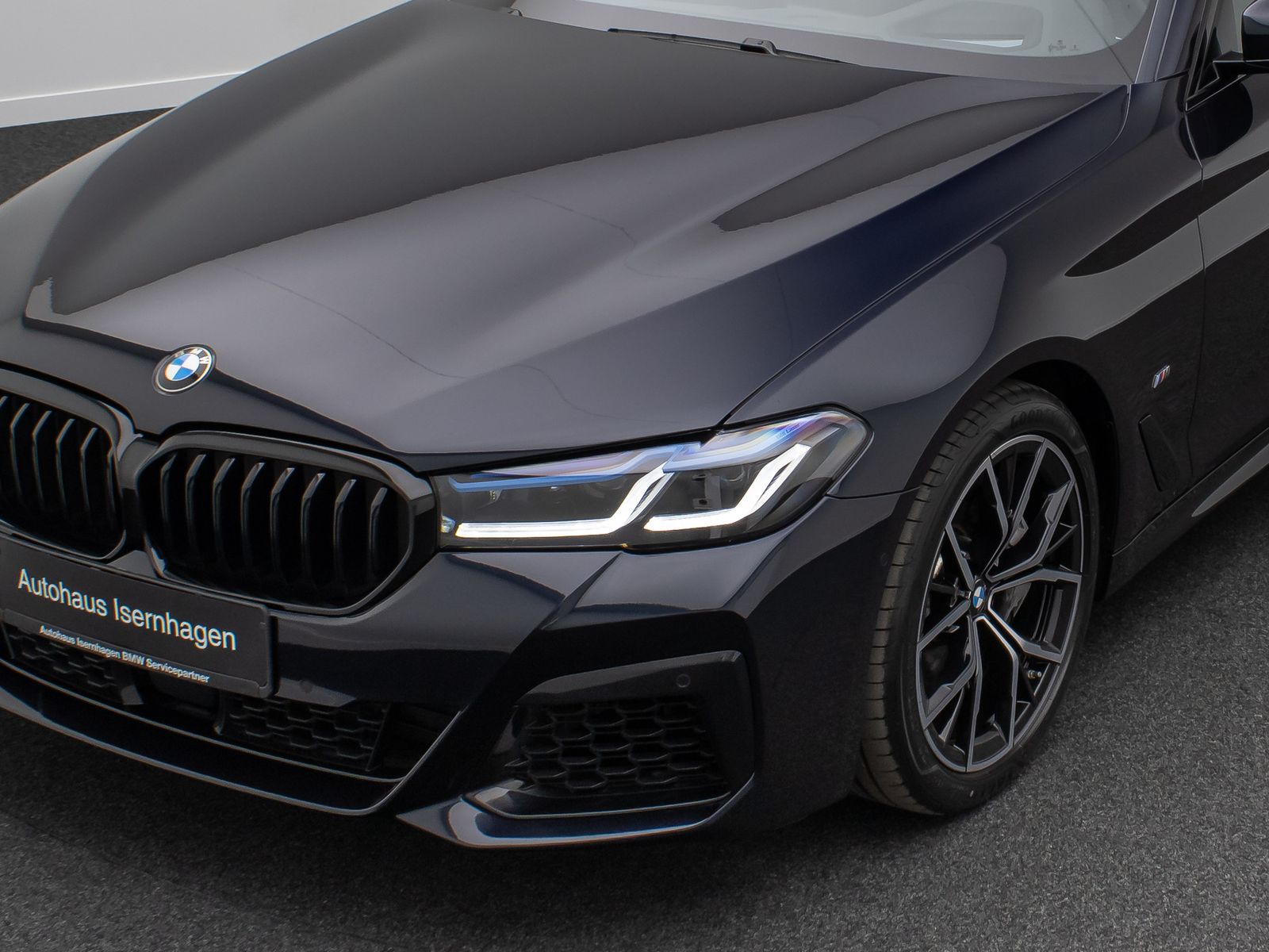 Fahrzeugabbildung BMW 530d M Sport Laser DAB Kamera HUD Panorama 19"