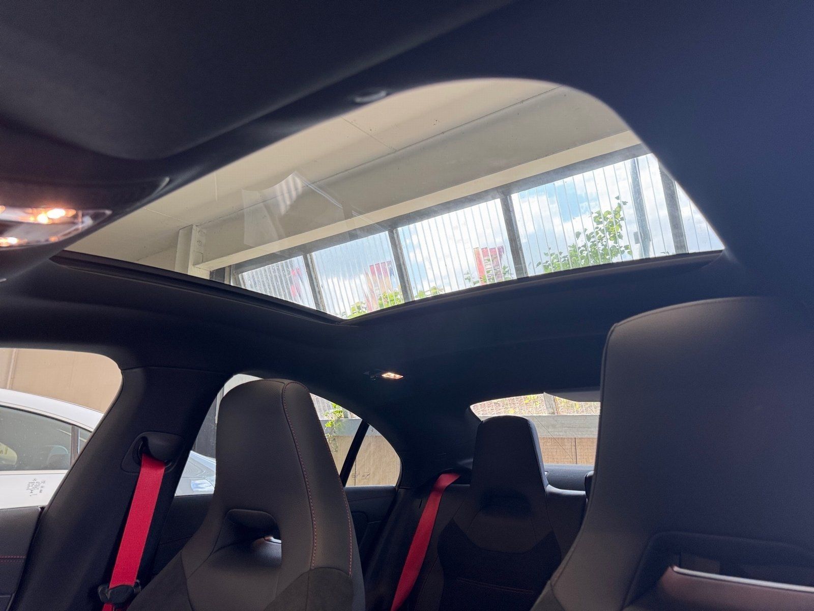 Fahrzeugabbildung Mercedes-Benz CLA 35 4M AMG*Pano*Aero*Distr*Mbeam*19"*360*Nght
