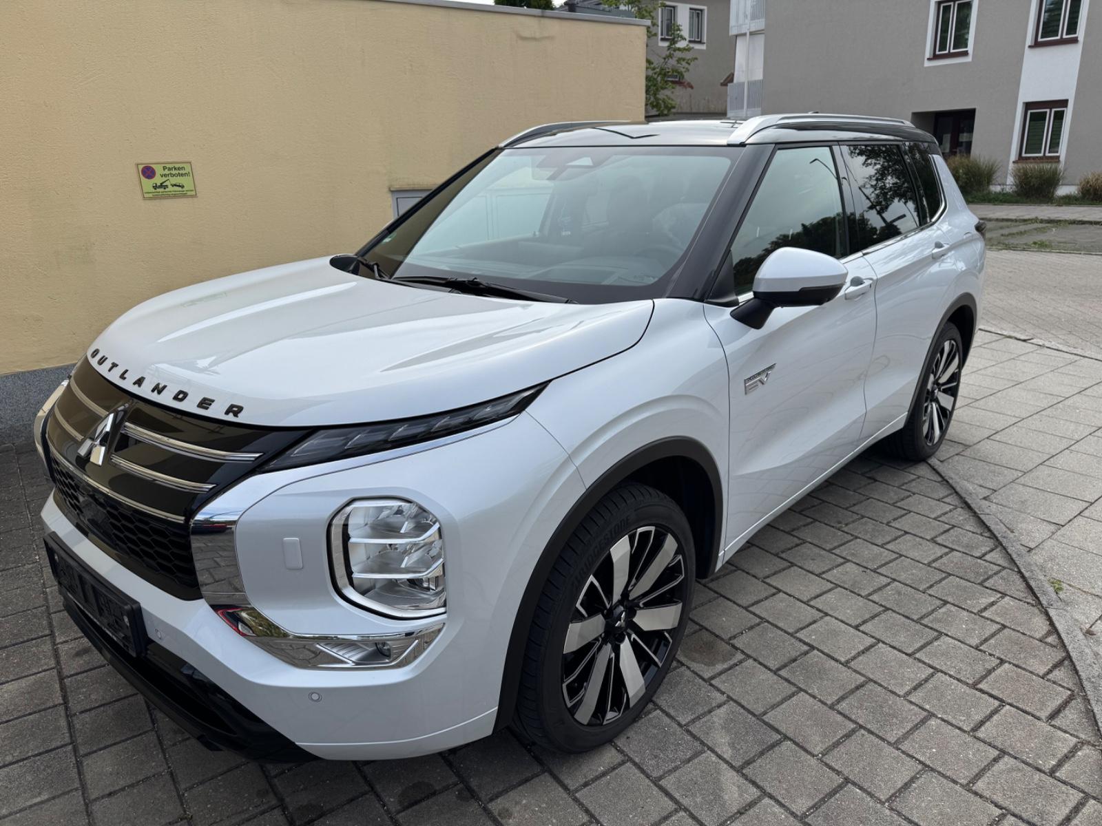 Mitsubishi LUXURY  2.4 PHEV 100 kW S-AWC Top