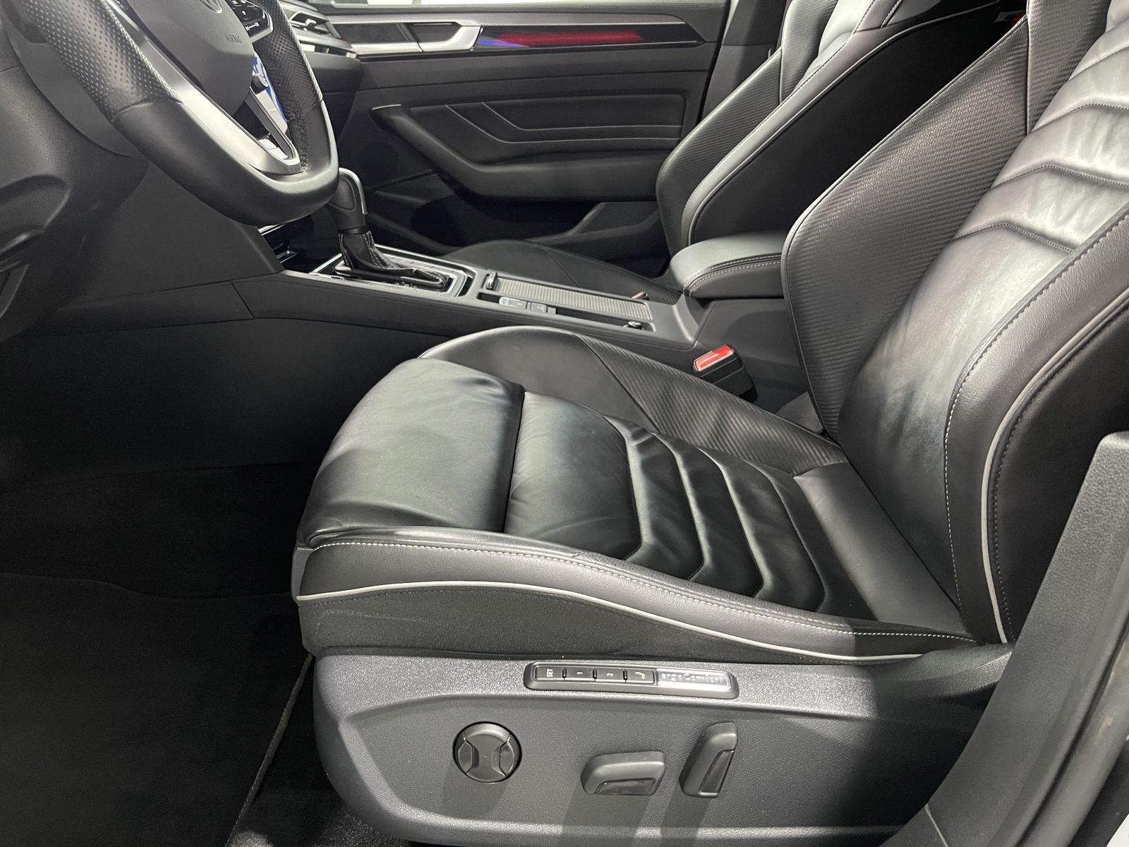 Fahrzeugabbildung Volkswagen Arteon Shooting Brake R-Line 2.0 TDI*AHK*Leder*