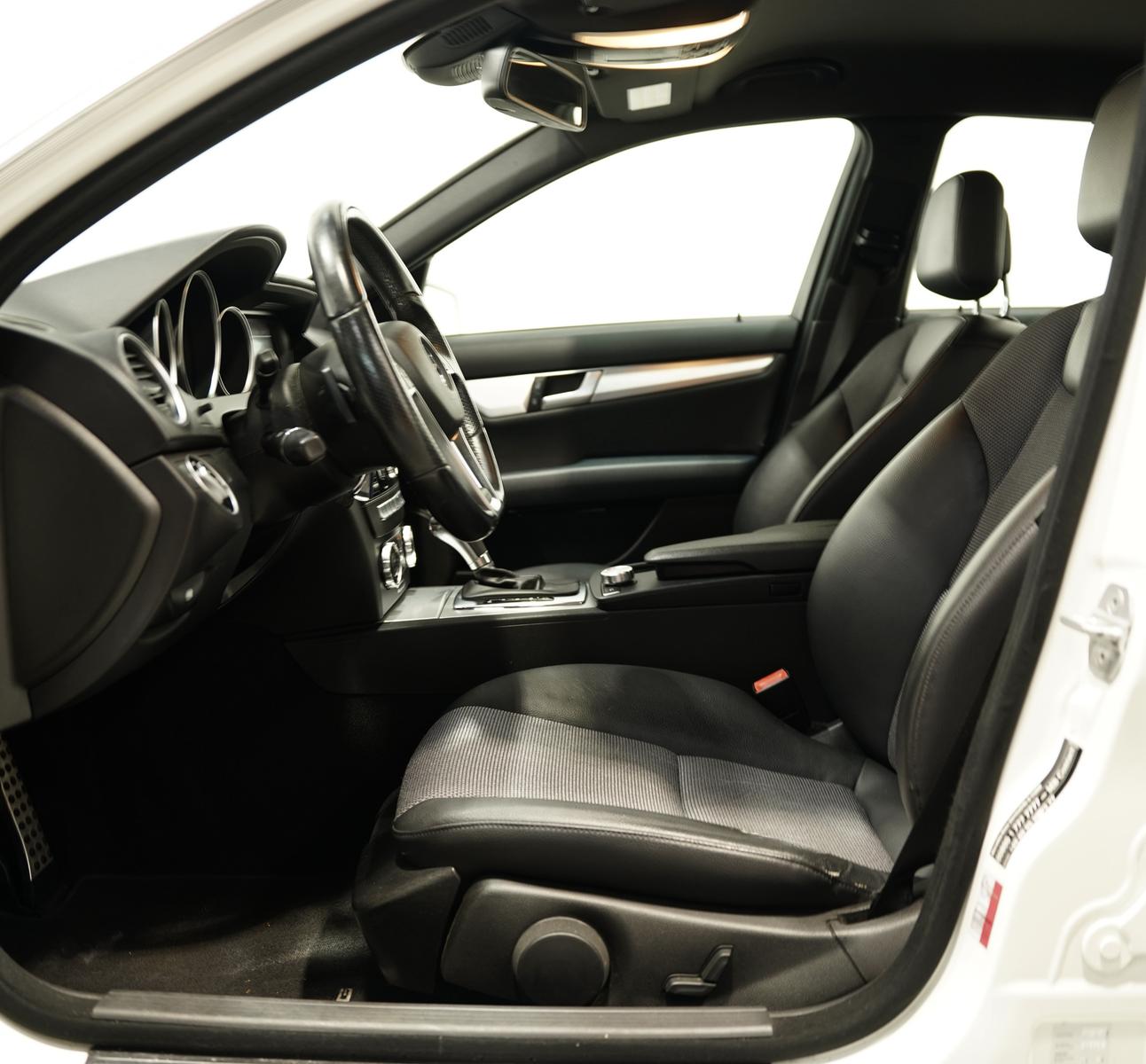 MERCEDES-BENZ CLASSE C 200 CGI 184ch BVA AMG LINE - BI-XÉNON - GPS COMAND - CUIR - SIÈGES CHAUFFANTS - CLIM 3 ZONES