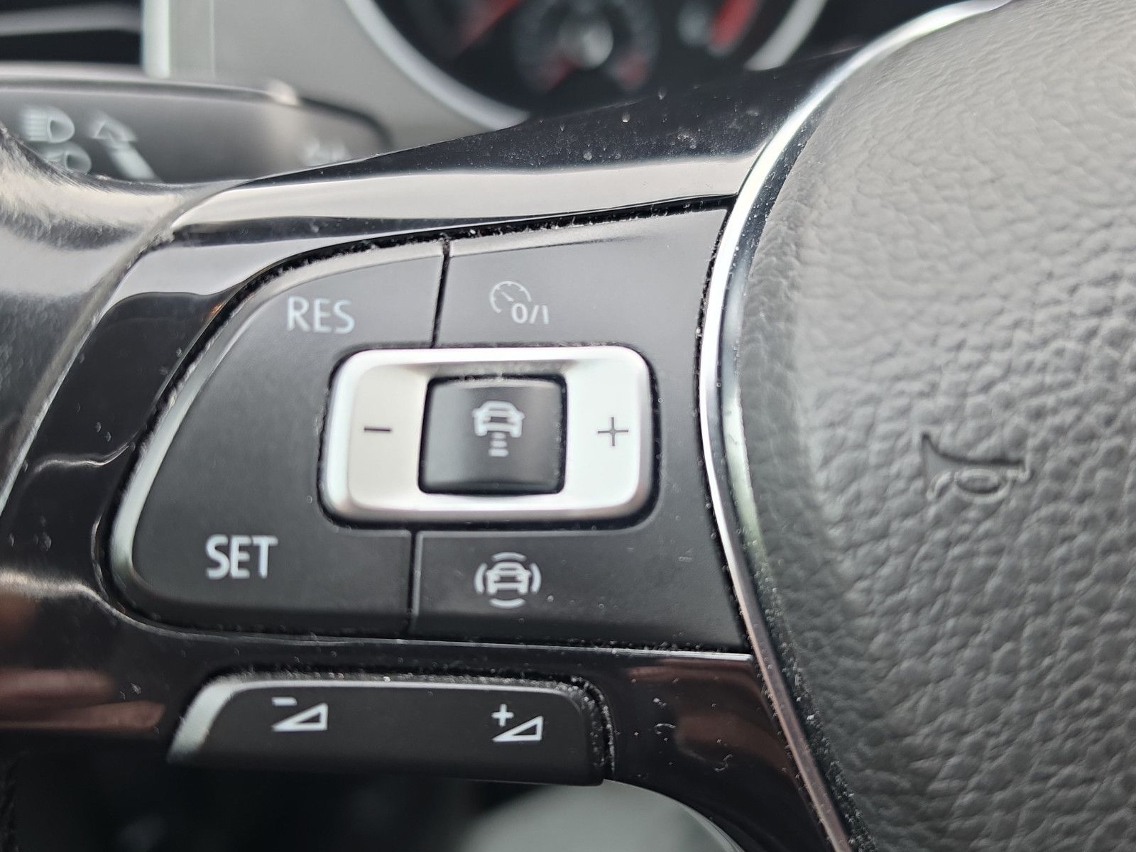 Fahrzeugabbildung Volkswagen Golf Sportsvan VII IQ.DRIVE AHK NAVI SHZ