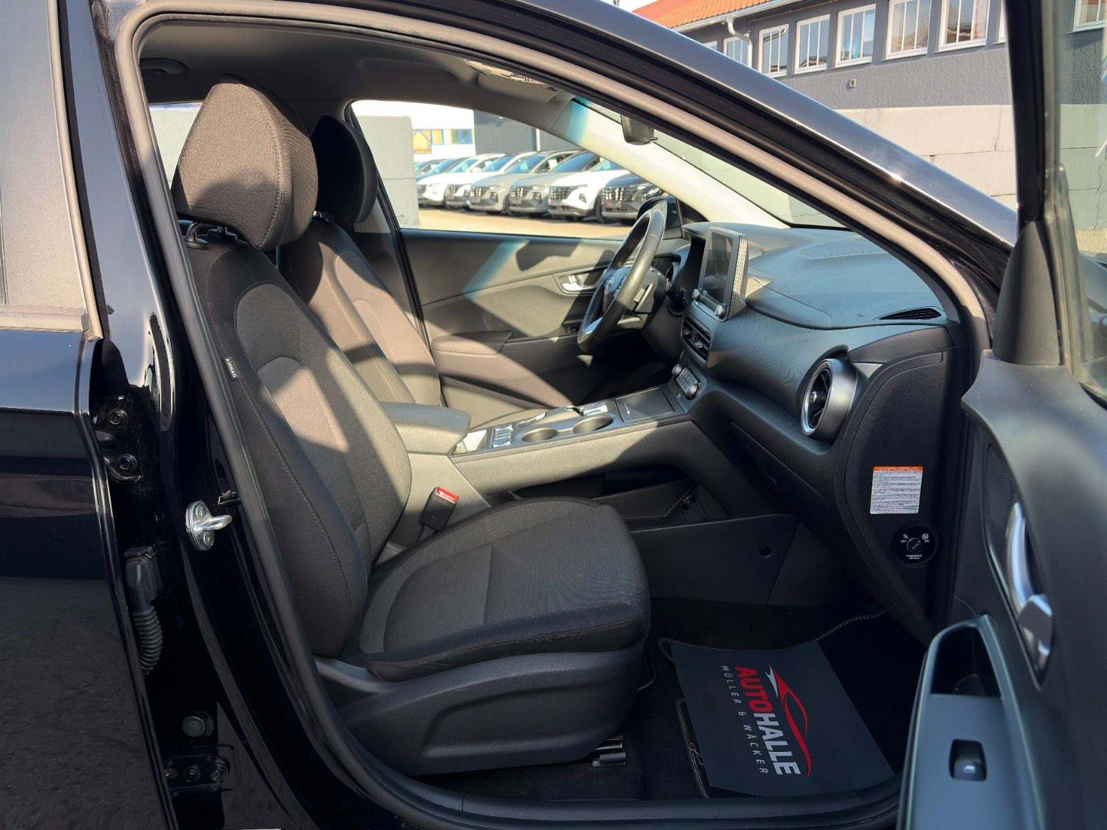 Fahrzeugabbildung Hyundai KONA E Select ACC PDC LFA LKA SHZ LHZ CarPlay