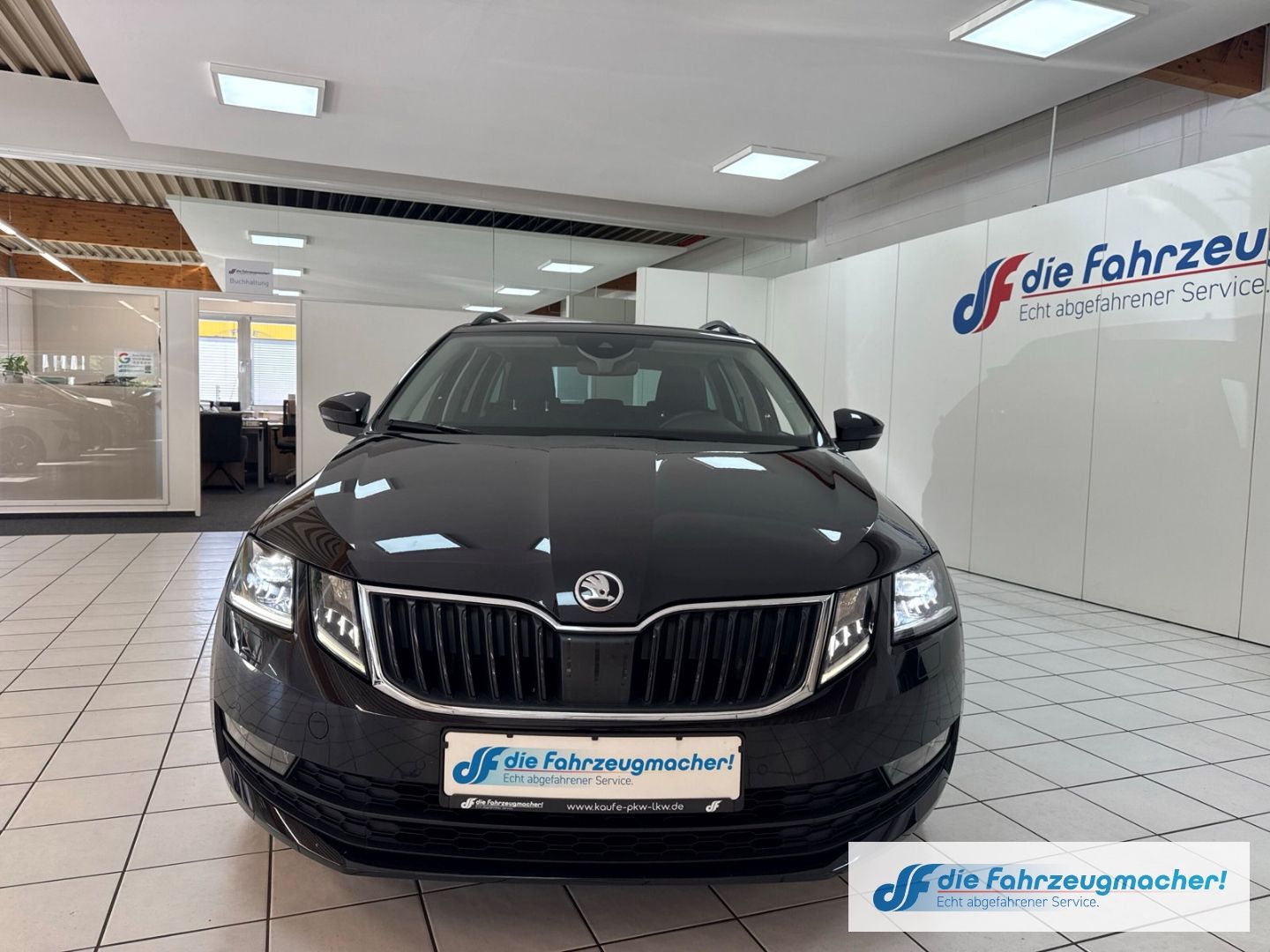 Fahrzeugabbildung SKODA Octavia Combi Drive 1,4 DSG 150PS AHK Navi LED B