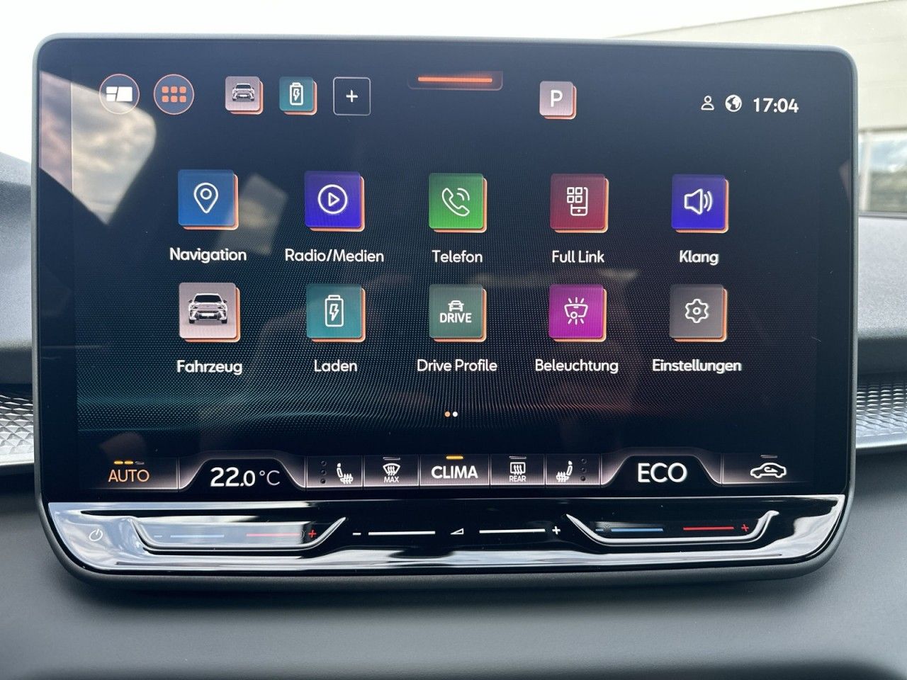 Fahrzeugabbildung CUPRA Terramar 1.5 e-HYBRID 204 PS 6-Gang-DSG - mit KI generiert/bearbeitet