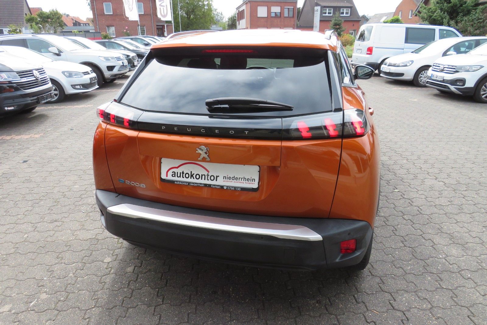 Fahrzeugabbildung Peugeot 2008-E ALLURE APP-CONNECT PDC GRA TELVOR 1.Hd