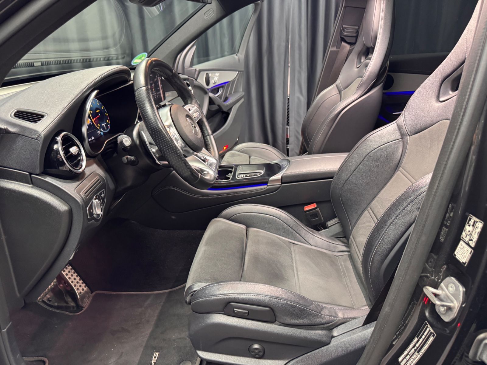 Fahrzeugabbildung Mercedes-Benz GLC 63 AMG 4Matic|PP-SITZE|PANO|AHK|360 KAMERA|
