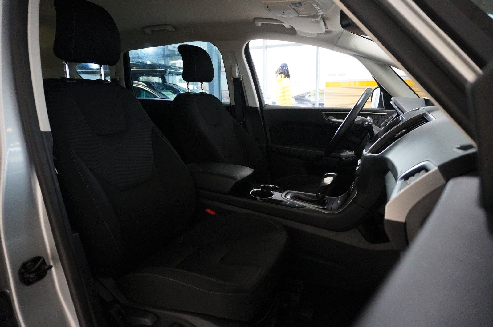 Fahrzeugabbildung Ford S-Max 2.0D BUSINESS 4X4 7-SITZE NAVI/SH/PDC/TEMP