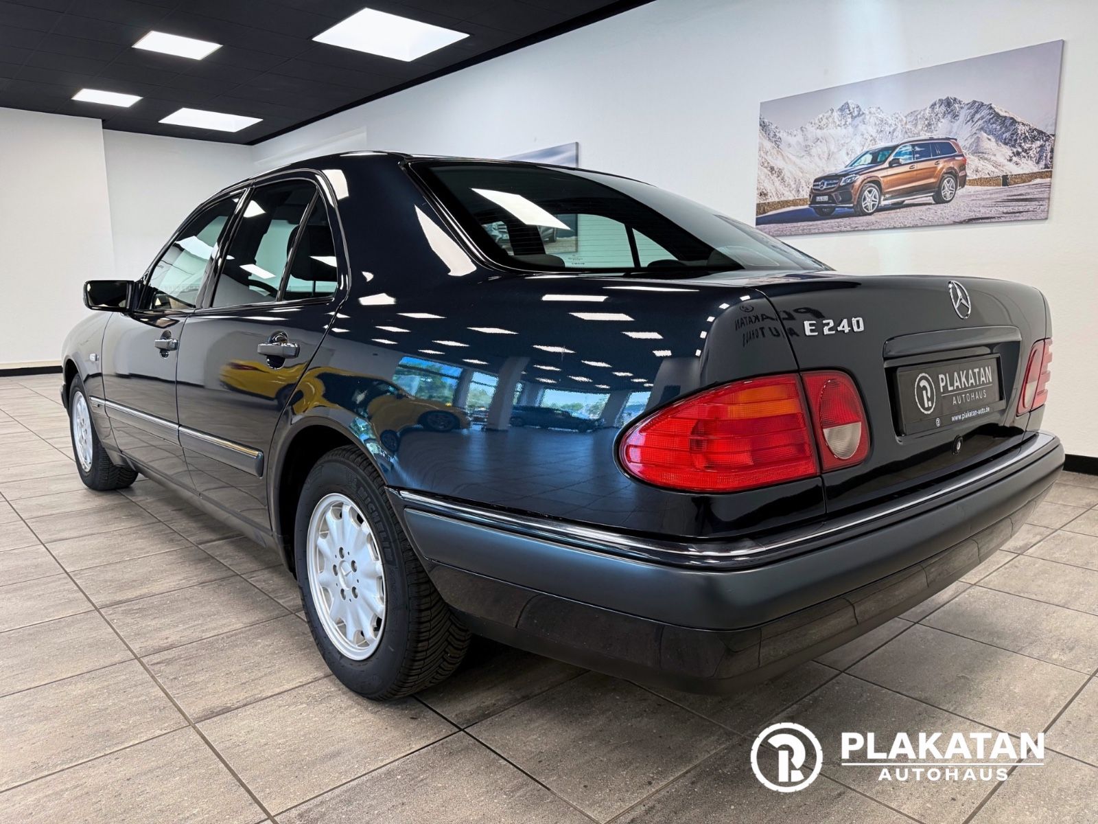 Fahrzeugabbildung Mercedes-Benz E 240 Xenon Automatik Klima V6 MB-Service