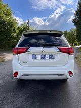 Mitsubishi Outlander 2.4 MIVEC PLUG-IN HYBRID 4WD Basis... - Mitsubishi Outlander