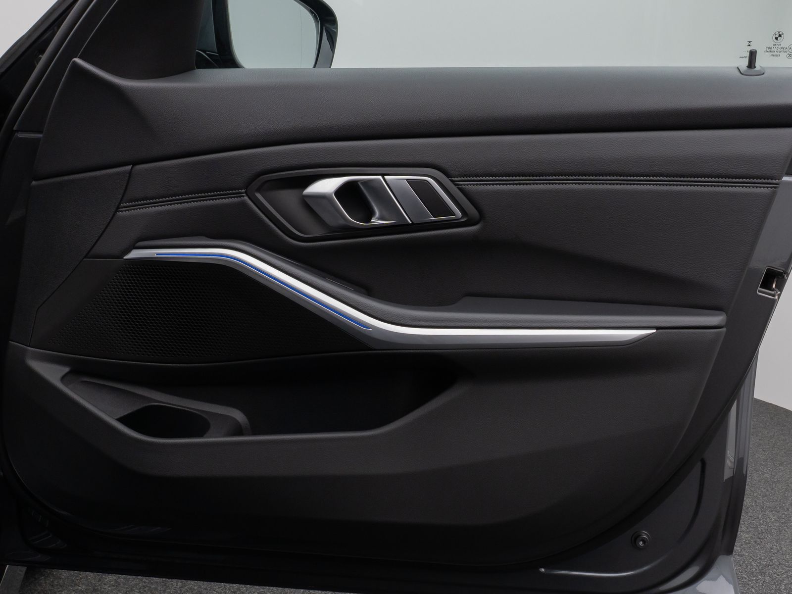 Fahrzeugabbildung BMW 320d SportLine Panorama Kamera DAB Komfort Alarm