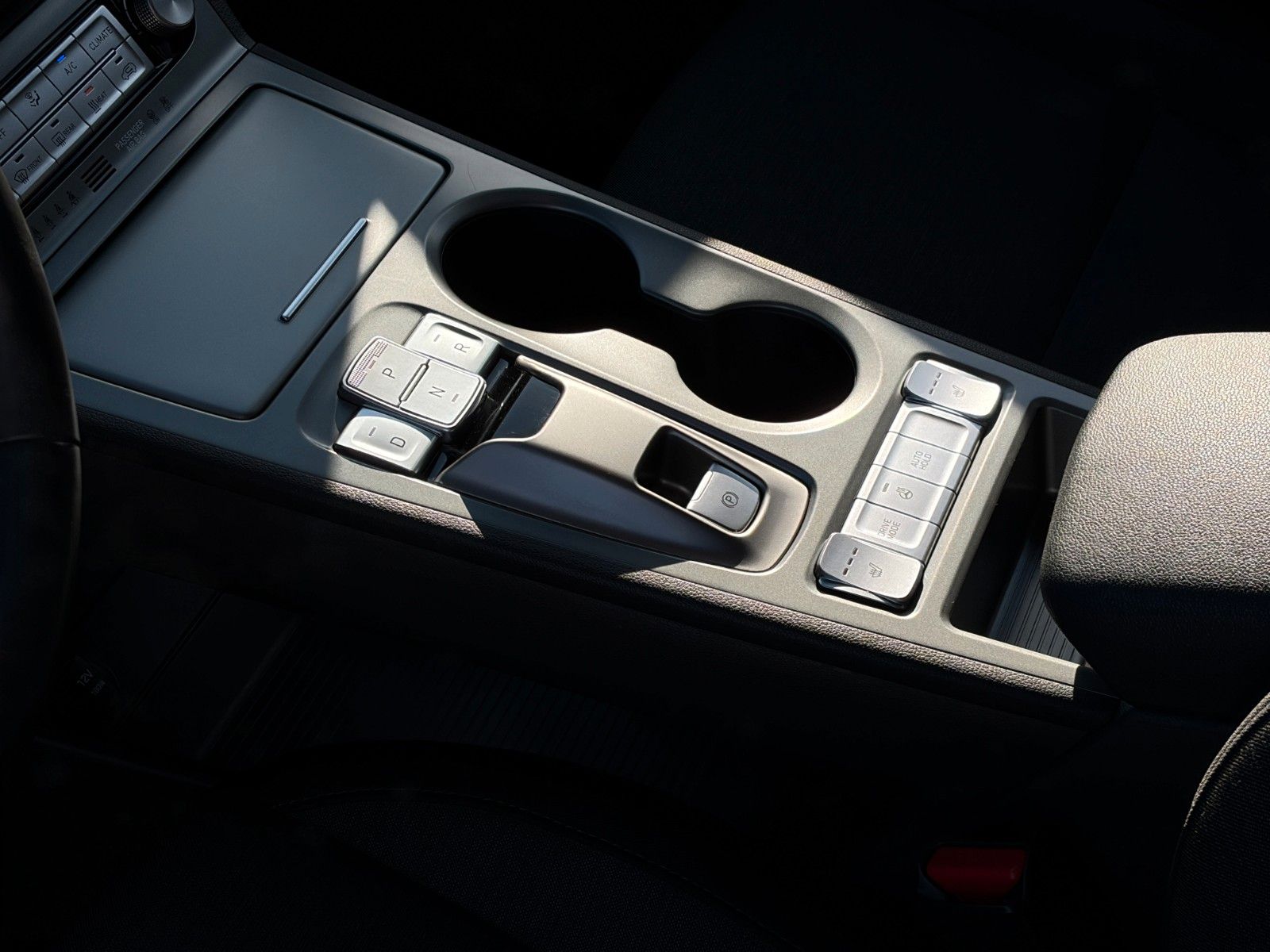 Fahrzeugabbildung Hyundai KONA E SELECT ACC PDC LFA LKA SHZ LHZ CarPlay