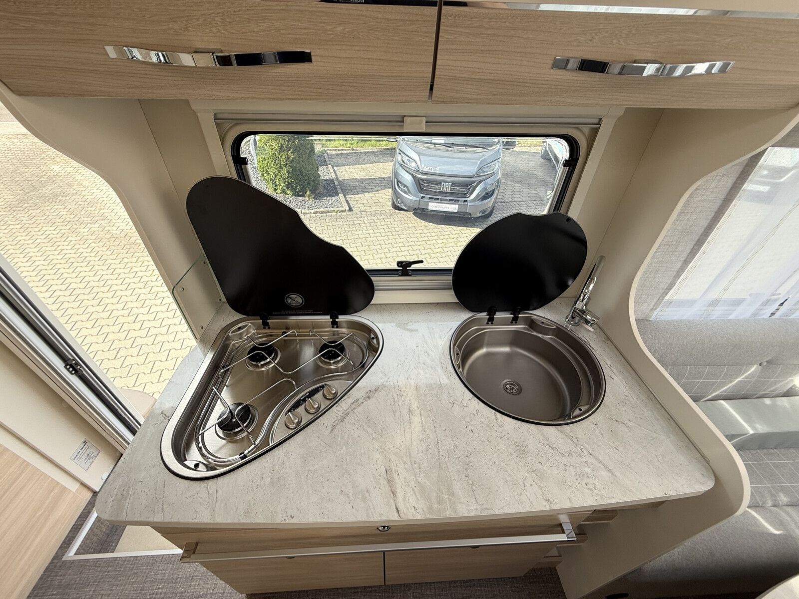 Fahrzeugabbildung Eura Mobil Activa One AO 650 HS Travel Pakete, Automatik