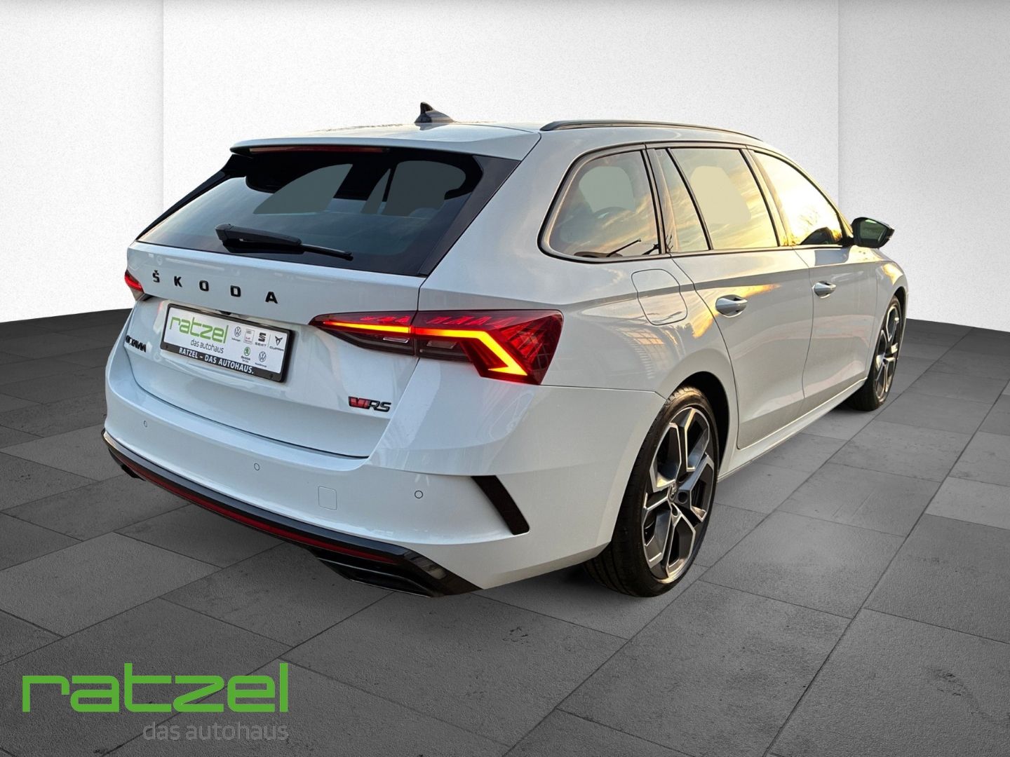 Fahrzeugabbildung SKODA Octavia RS Combi 2.0 TDI DSG  AHK Panodach Navi