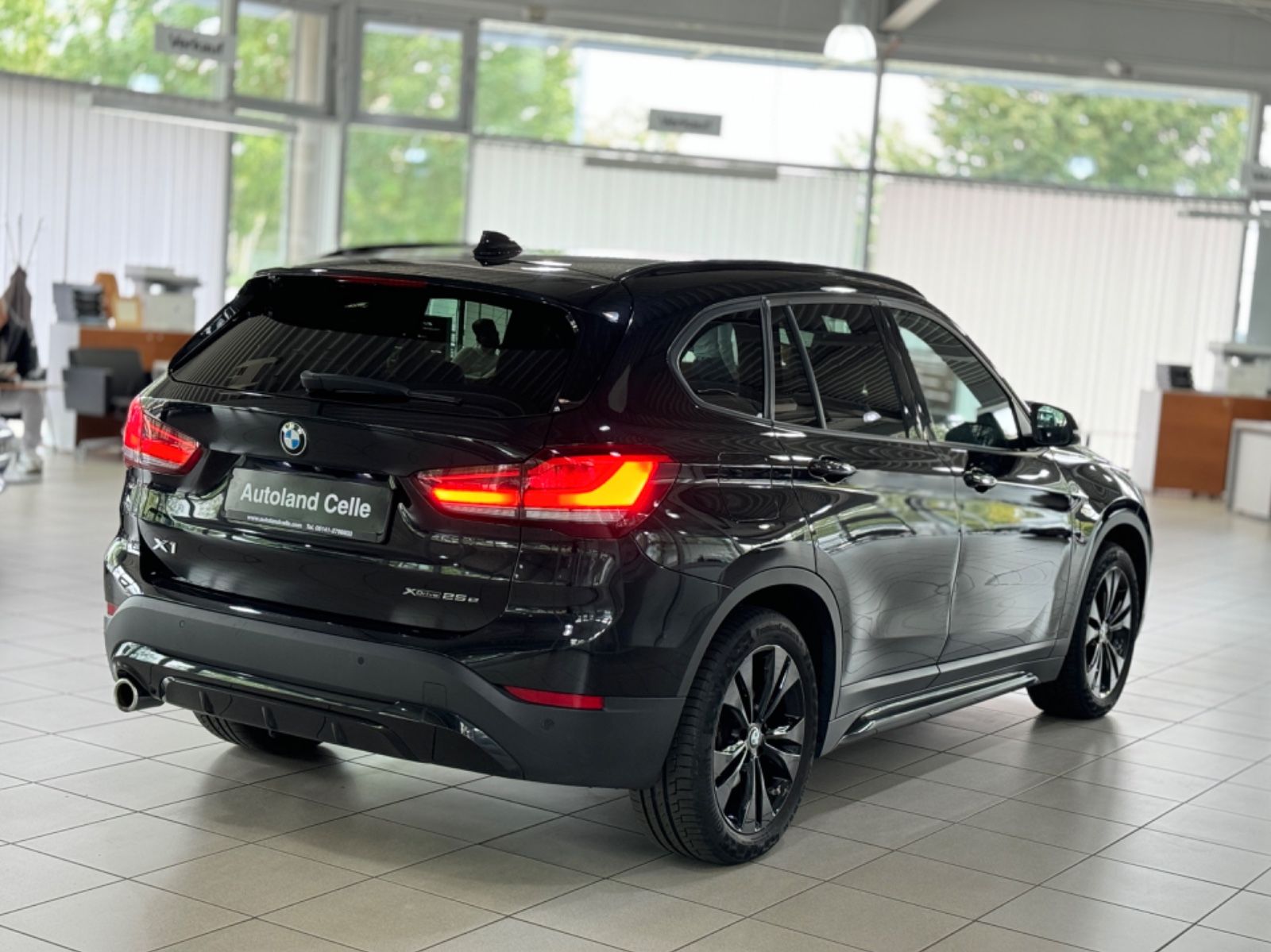 Fahrzeugabbildung BMW X1 xD25e Sport Line Kamera HUD DAB Komfort Alarm