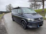 Volkswagen T6 California - blaue Volkswagen T6 California