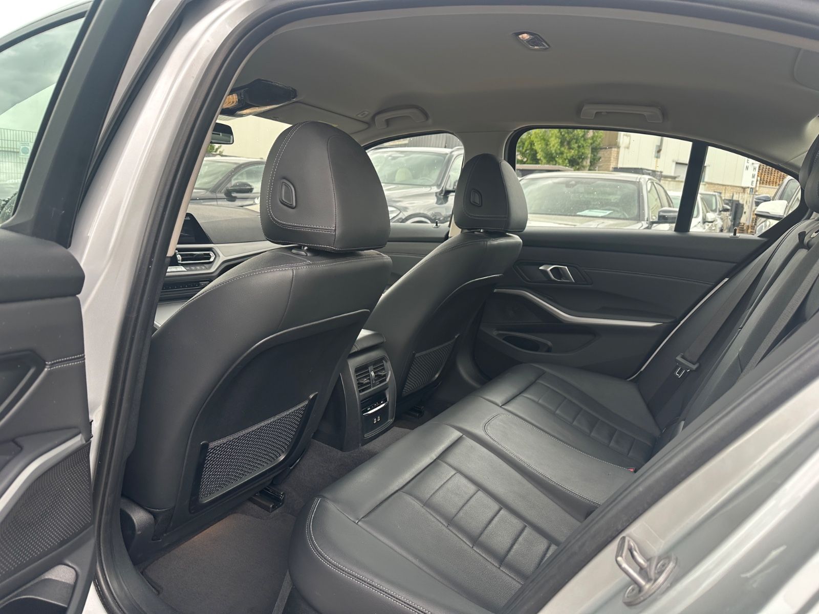 BMW 318 d Advantage/Leder/Navi/Kamera/LED/1Hand foto 14