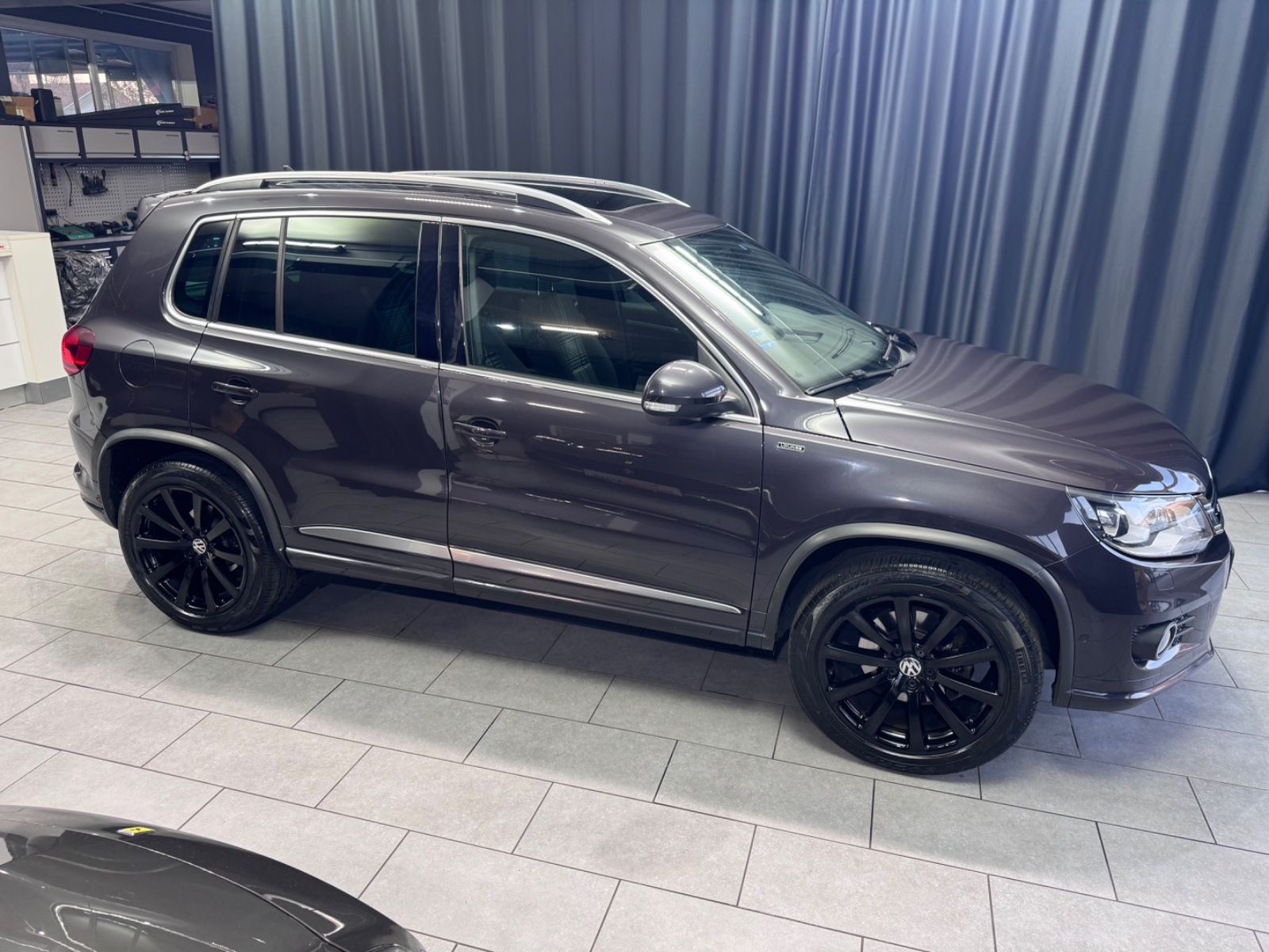 Fahrzeugabbildung Volkswagen Tiguan Lounge Sport&Style 4Motion*R-LINE*PANO*