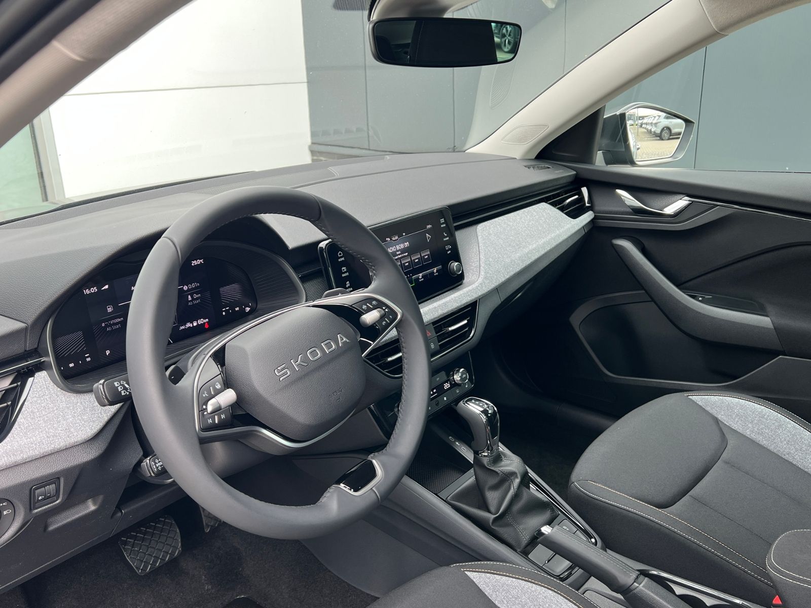 Fahrzeugabbildung SKODA Scala Selection 1.0 TSI DSG *ACC, Sitzhzg., 16'-