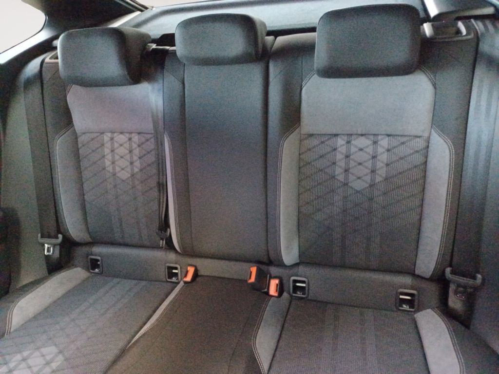 Fahrzeugabbildung Volkswagen Taigo 1.0 TSI DSG R-Line Black Style Navi, AHZV