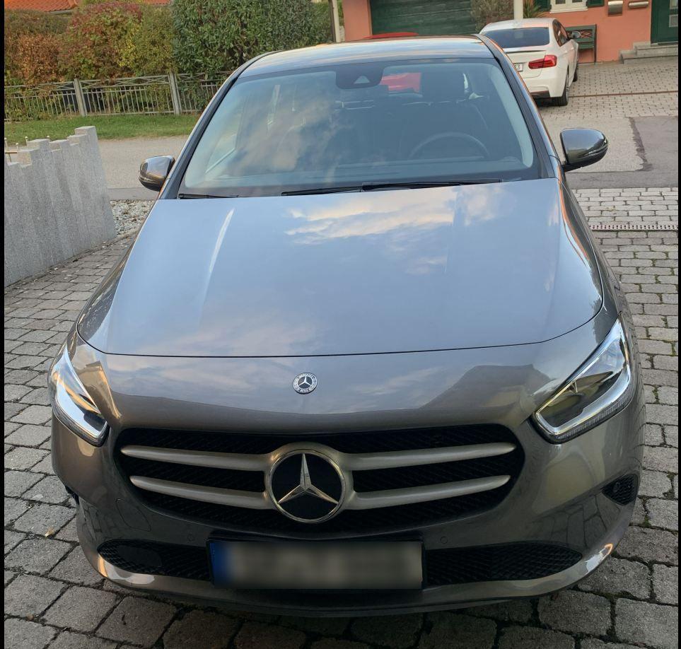 Mercedes-Benz B 180