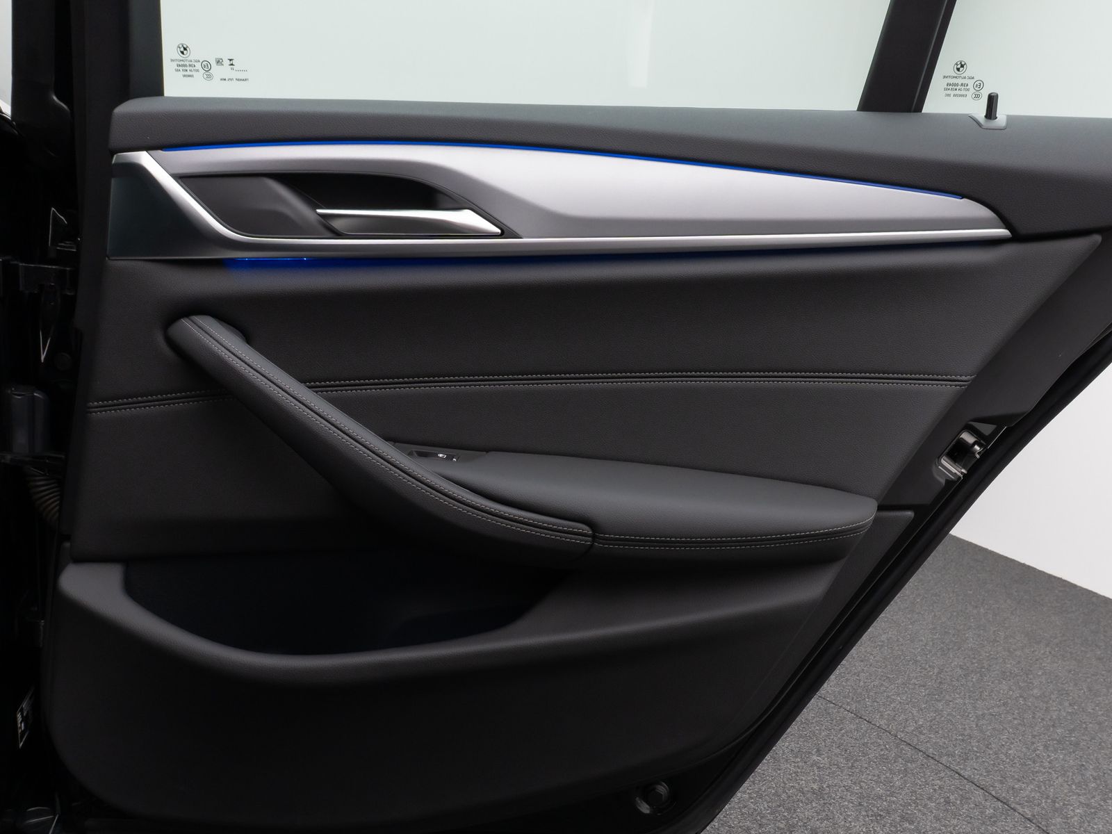 Fahrzeugabbildung BMW 520d xD Kamera HUD DAB 4xKlima Sport Leder Alarm