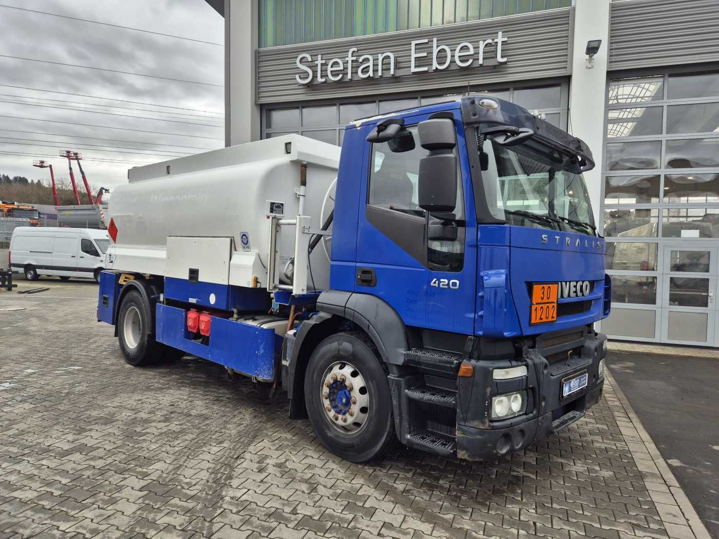 Fahrzeugabbildung Iveco Stralis AD190S42/P 14.000L Lindner&Fischer