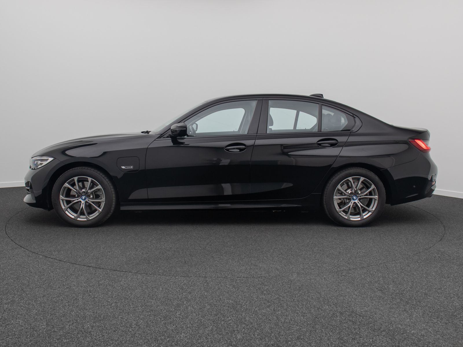 Fahrzeugabbildung BMW 320e Sport Line DAB CockPitPr Lenkrhzg AHK Alarm