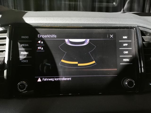 Fahrzeugabbildung Skoda Karoq Selection 1.5TSI DSG/ACC/SHZ/SmartLink/LED