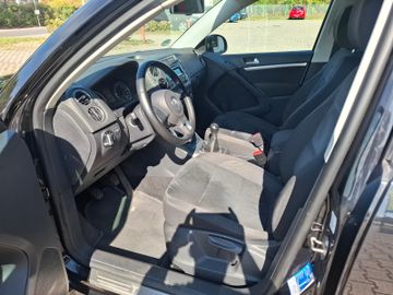 Volkswagen Tiguan - 11