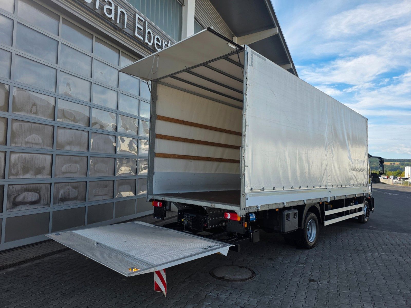 Fahrzeugabbildung Iveco Eurocargo ML120E25 LBW 1.500 3 Sitze Klima