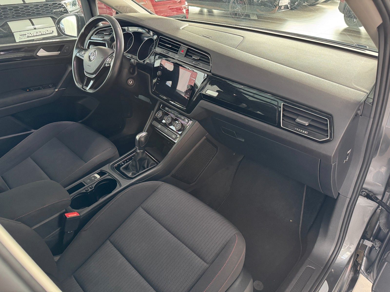 Fahrzeugabbildung Volkswagen Touran 1.4 TSI Automatik Sound "LED Spiegel-P."
