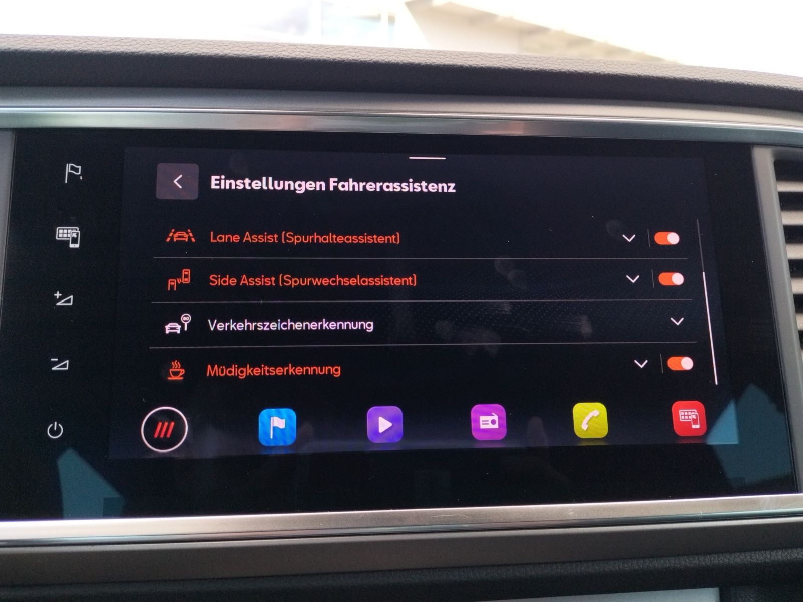 Fahrzeugabbildung SEAT Ateca TSI Xperience DSG 4Drive LED Navi AID ACC