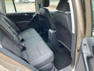 Volkswagen Tiguan - 12