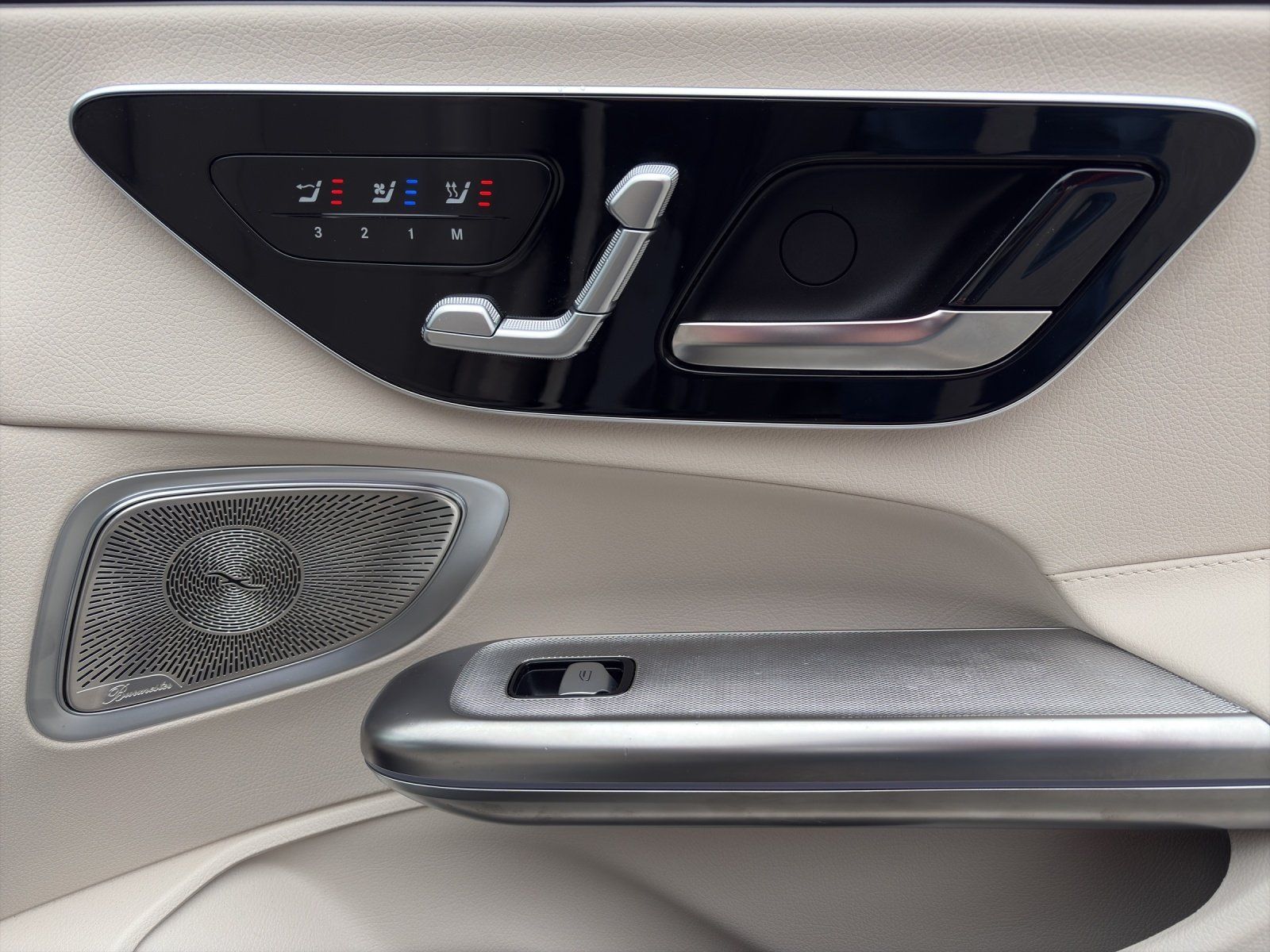 Fahrzeugabbildung Mercedes-Benz CLE 300 4MATIC Cabriolet AMG HeadUp AHK Burmeste