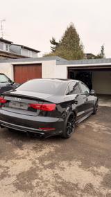 Audi S3 2.0 TFSI S tronic quattro - - schwarze Audi S3
