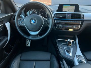 Fahrzeugabbildung BMW 220i Steptronic M Sport Shadow Navi HiFi Leder