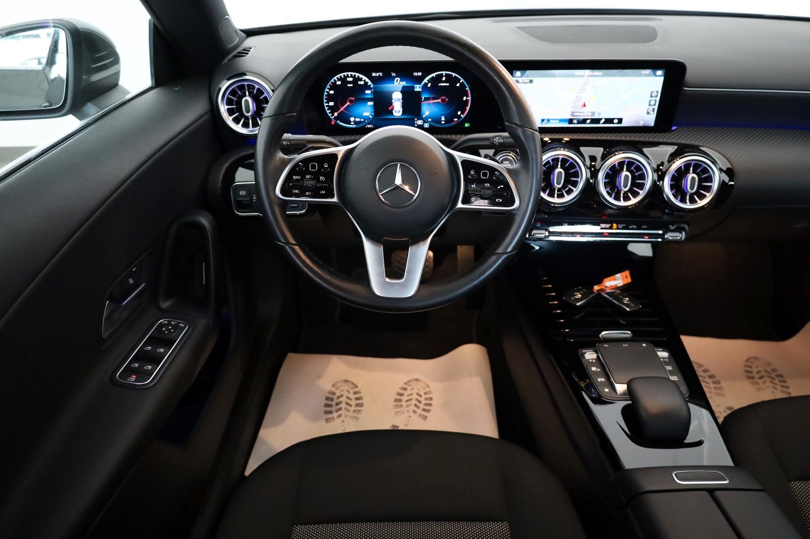 Fahrzeugabbildung Mercedes-Benz CLA 200d Coupé Navi,LED,Kamera,Park-Paket,Apple