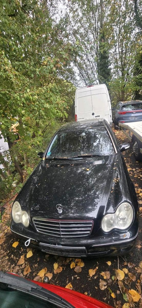 Mercedes-Benz C 230