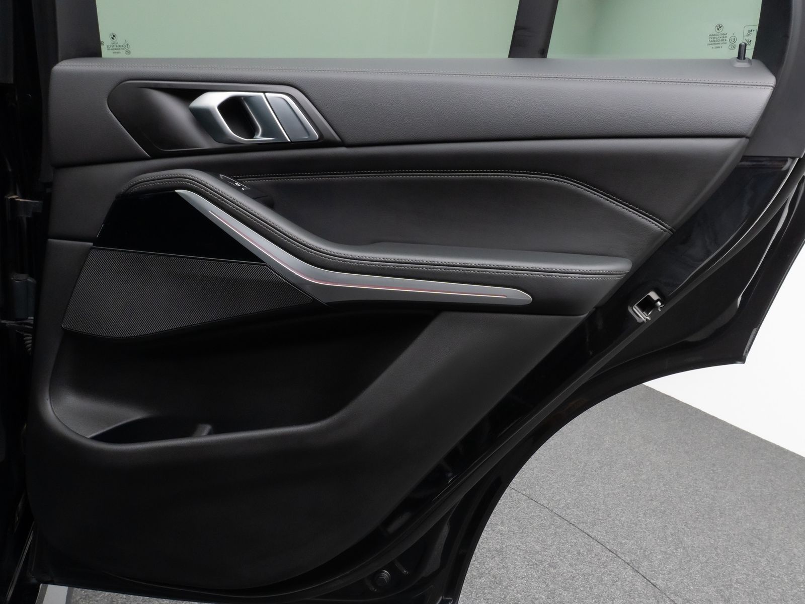 Fahrzeugabbildung BMW X5 xD40d M Sport Panorama 360° HUD DAB HiFi AHK