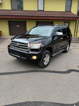 Toyota 2012 Sequoia, Platinum 5.7L V8 - Toyota Sequoia Benziner Gebrauchtwagen