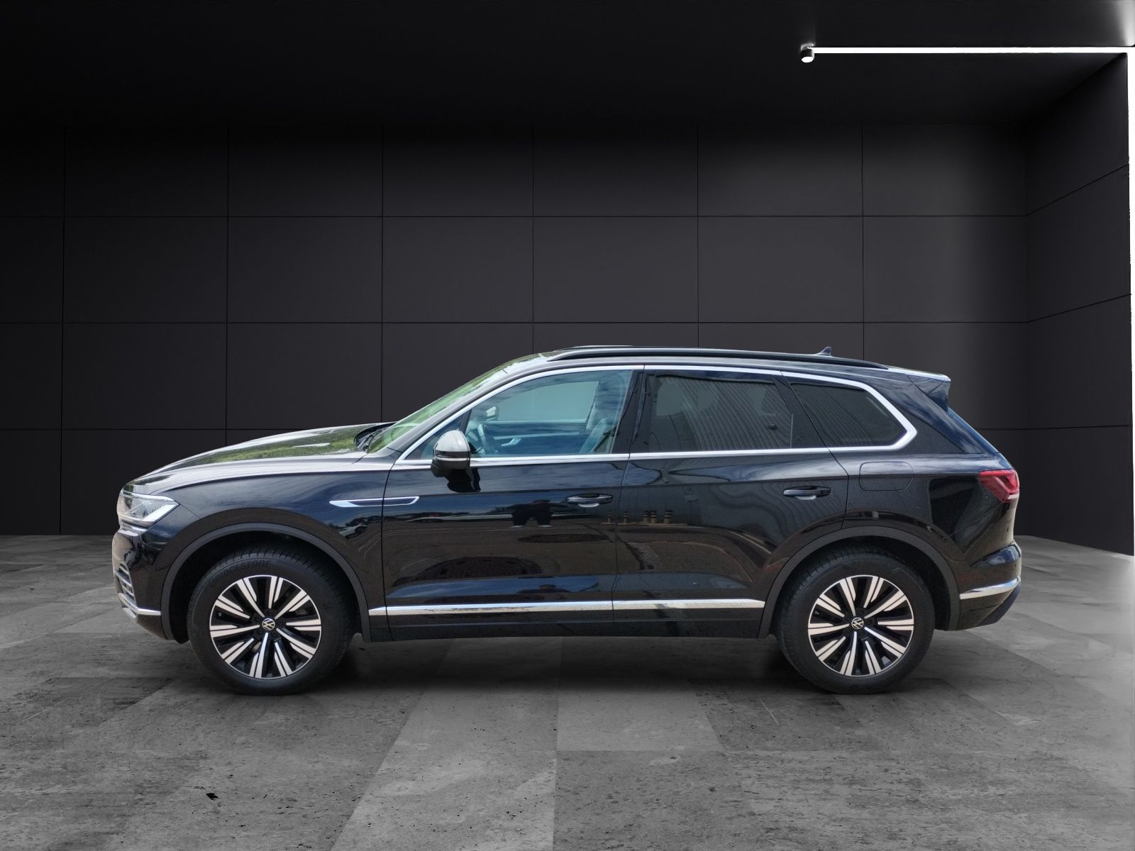 Fahrzeugabbildung Volkswagen Touareg Elegance 4M eHybrid LED PANO AHK SHZ PDC